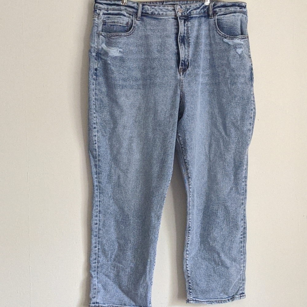 Distressed Light Wash American Eagle Mom Jeans 🦅